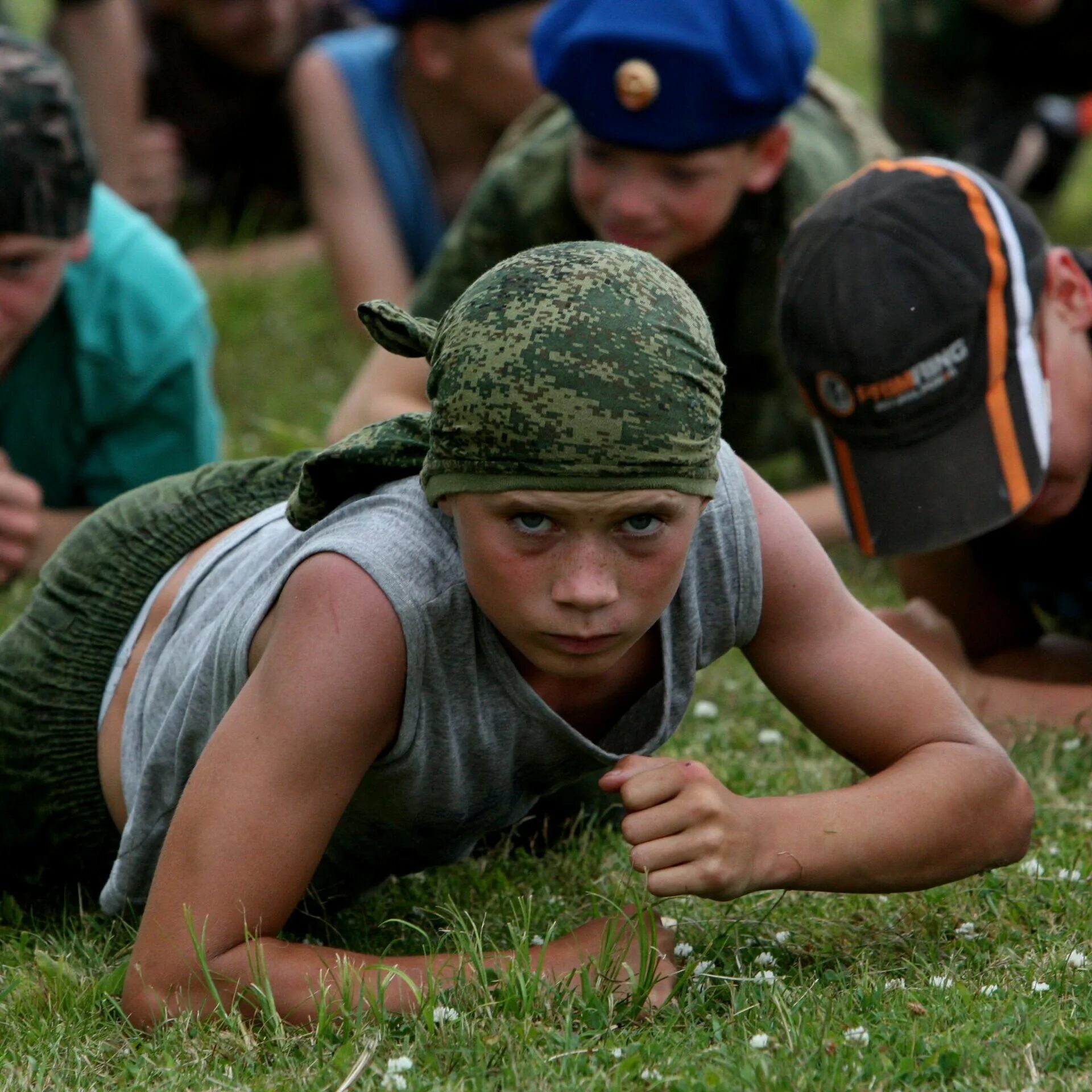 Russian camps. Детский лагерь «военно-исторический лагерь Dex». Патриотический лагерь. Детский патриотический лагерь. Военно патриотический лагерь.