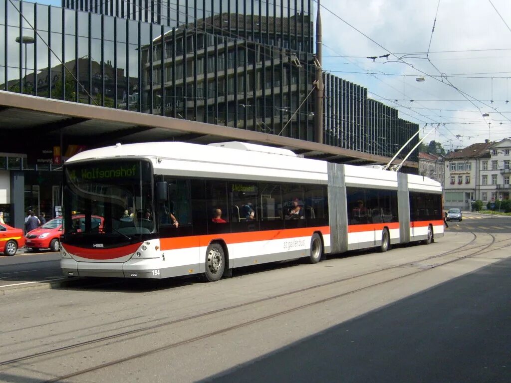 Длинные троллейбусы. Сочлененный троллейбус Швейцария. Hess trolleybus прицеп. Длинный троллейбус. Троллейбусы в Европе.