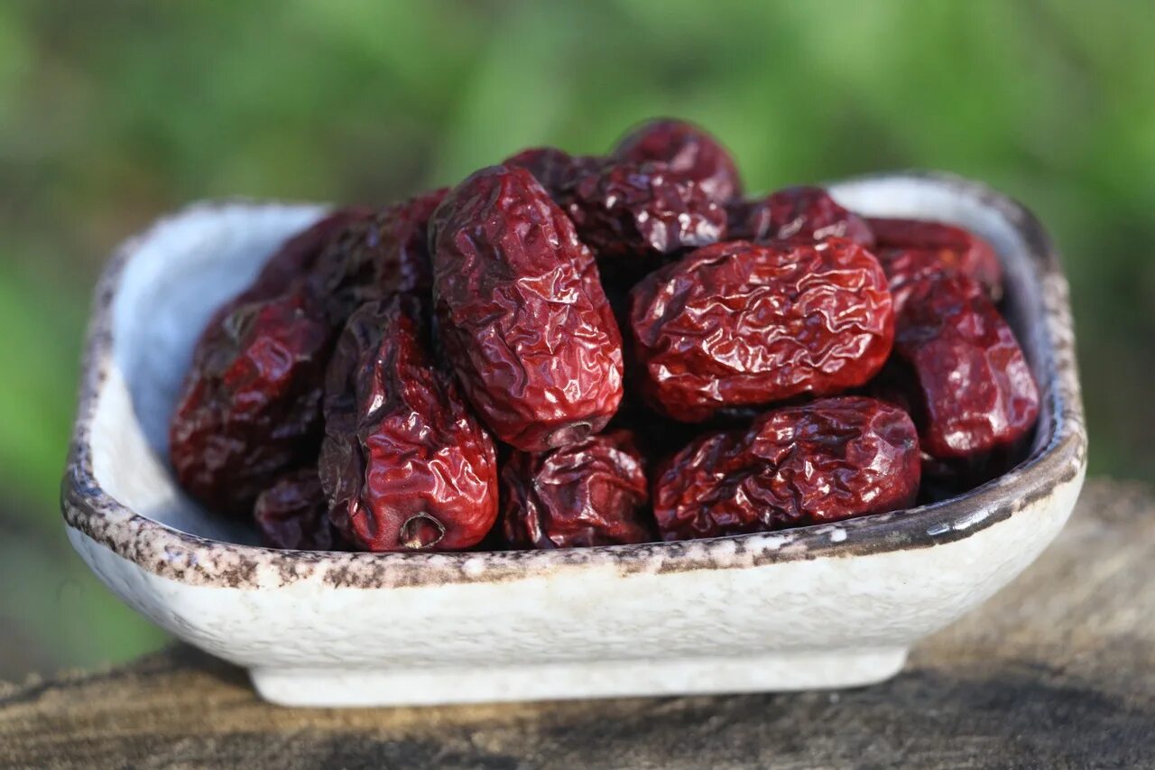 J dates. Зизифус крымский сухофрукт. финики dried dates. финик ягода. финики хурма джем.