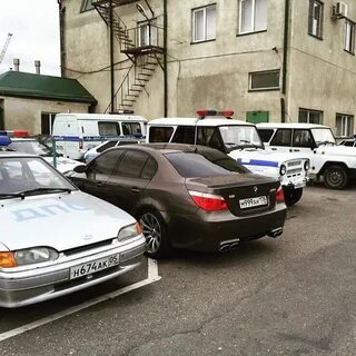 Правят криминал