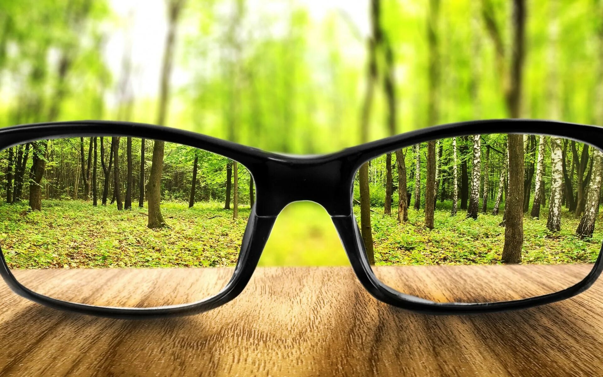 Видеть без зрения. Очки для зрения фон. Очки на природе. Очки для близорукости. Реклама солнцезащитных очков.
