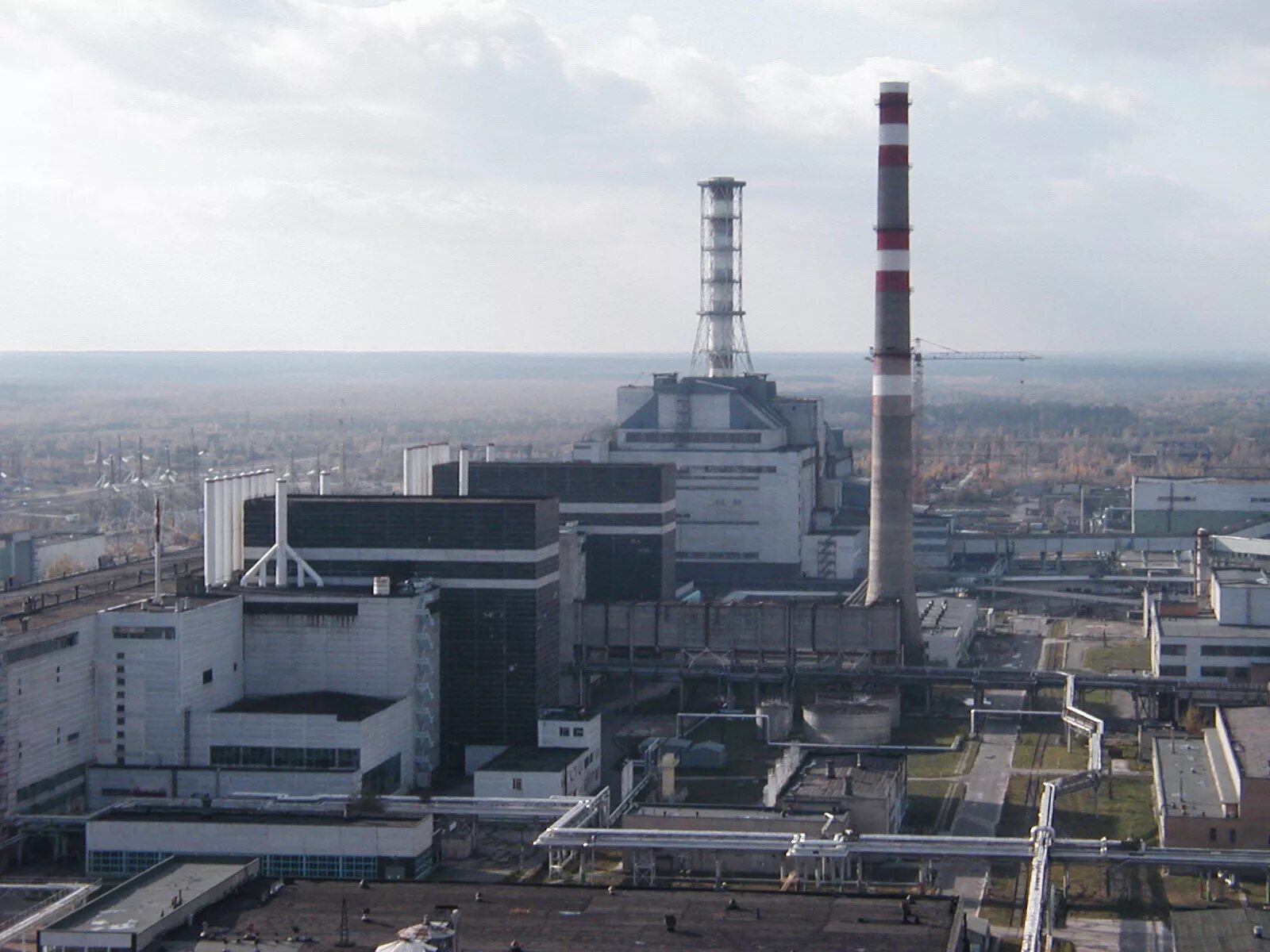 Первая атомная электростанция в каком городе. Обнинская АЭС Обнинск. Первая АЭС В Обнинске. Первая в мире атомная электростанция в Обнинске. АЭС В Обнинске 1954.