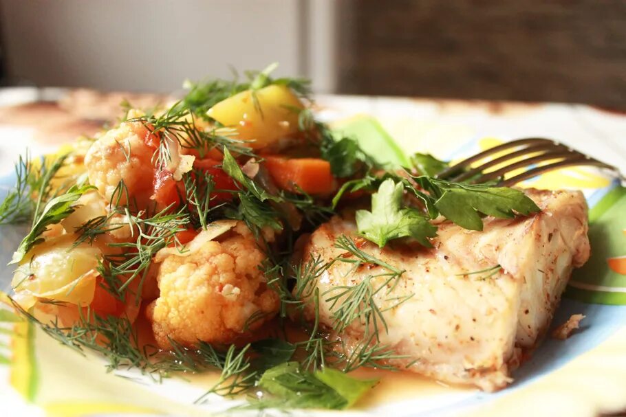 треска в духовке. рецепт запеченной трески. треска с овощами. рыба в духовке. рецепт запеченной трески.