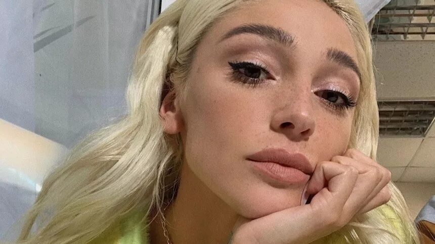 Nastya Ivleeva joined the trend on eyebrow threads 