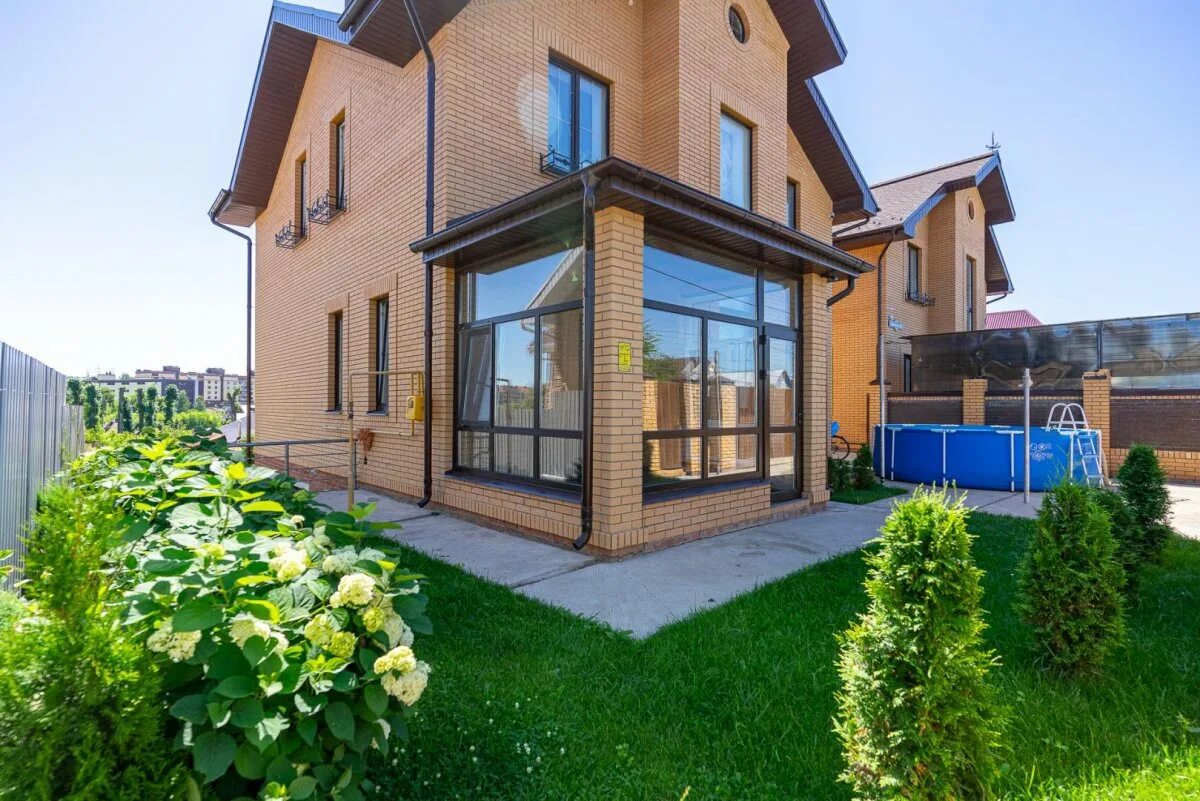 Коттеджи в казани. Загородный дом в казани. Красивые дома в татарстане. Дом введенская слобода. Коттеджи в казани.