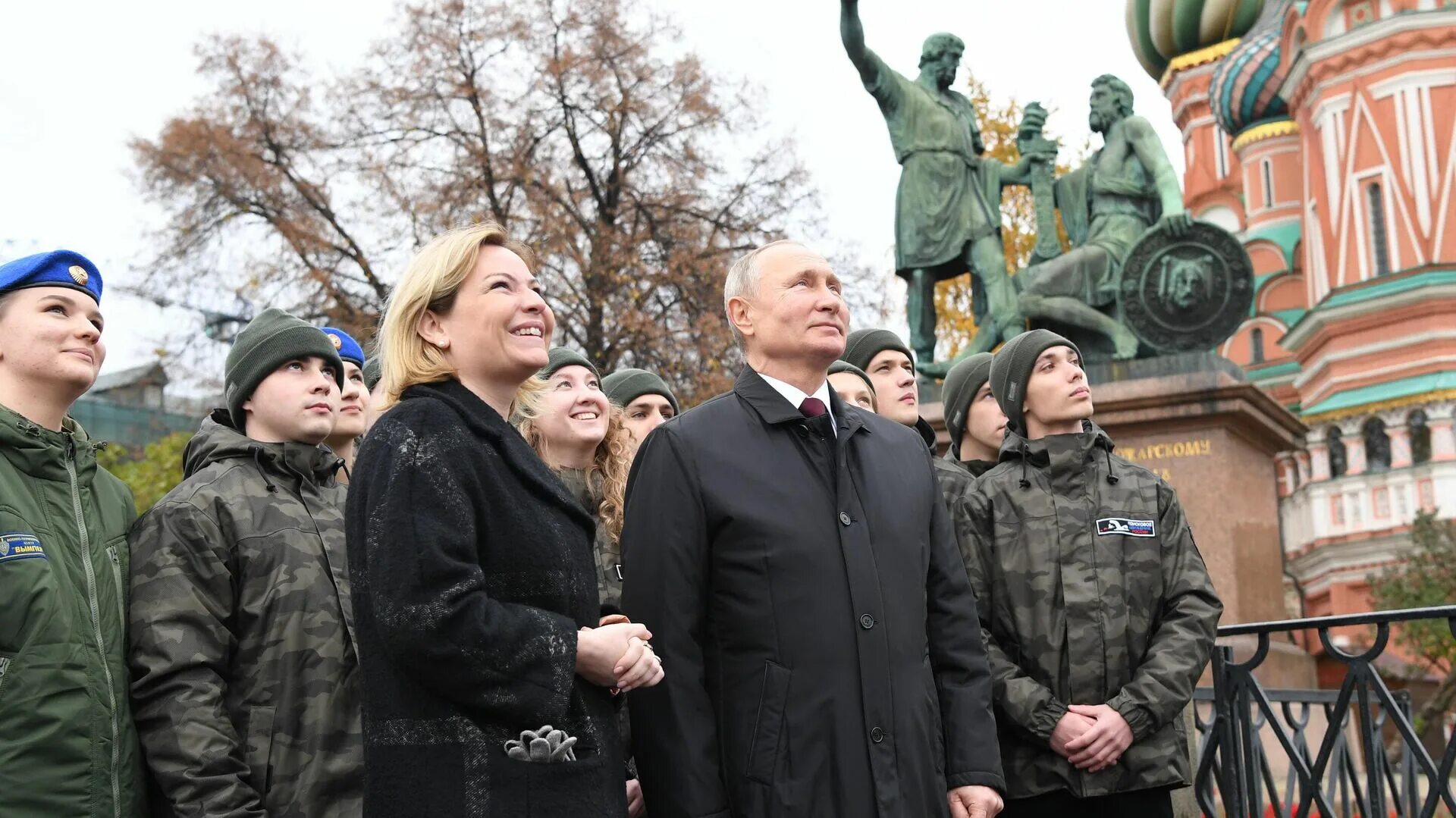 4 Ноября 2020 возложение цветов к памятнику Минину и Пожарскому. Популярные новости дня