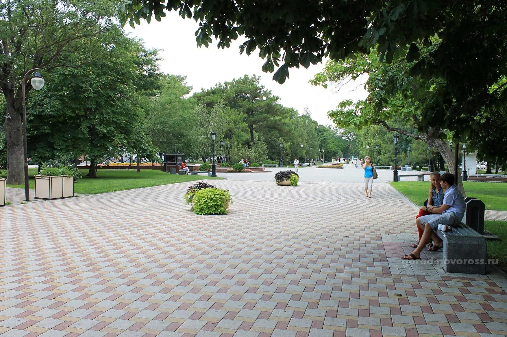 Улица новороссийской республики в новороссийске. Новороссийск ул парк. Аллея пушкина новороссийск. Парковая аллея новороссийск. Аллея пушкина новороссийск.