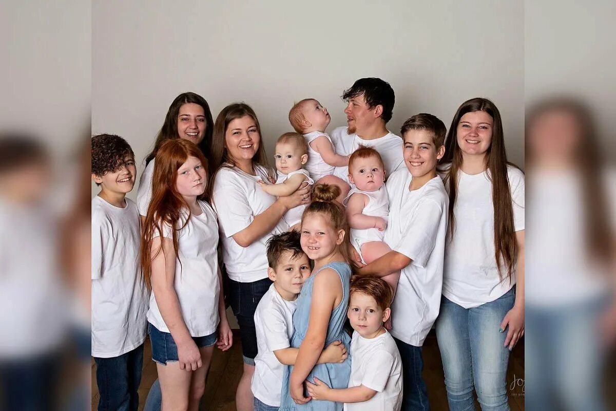 Надя сулеман восьмерняшки. Семья с 5 детьми. 7 взрослых и 8 детей. Многодетная семья. 7 взрослых и 8 детей.