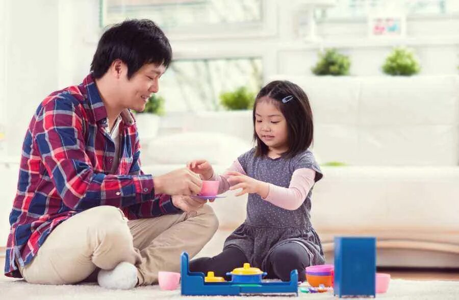 Японская семья. День отца в японии. Отцы и дочь japanese. Отцы и дочь япония фильм. Высокие европейцы в японии.