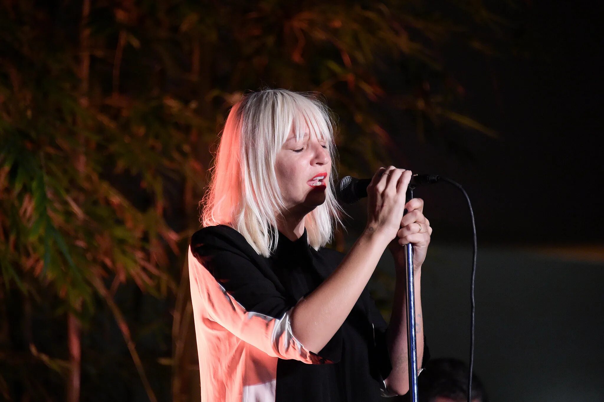 Она певица слушать. Sia певица. sia 2009. сиа ферлер певица. сиа певица фото.