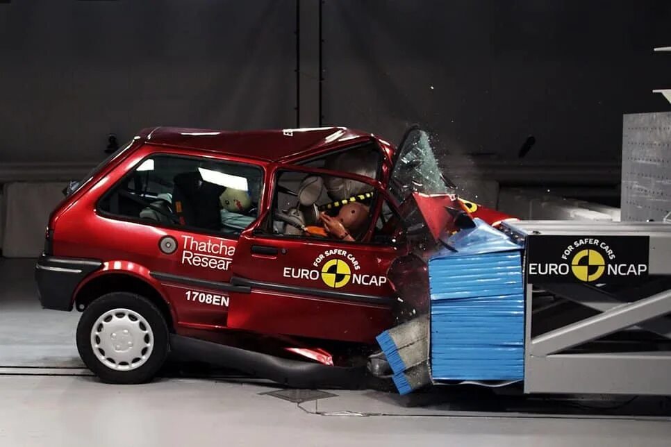 Ваш краш тест. Краш-тест автомобиль. краш тест rover 100. euro ncap. испытания безопасности автомобиля.
