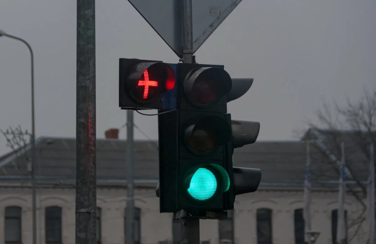 Дополнительная стрелка налево
