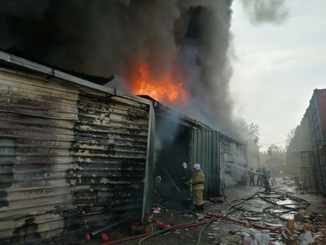 Пожар в Алматы. Пожар фото. Пожар в городе. Пожар сегодня.