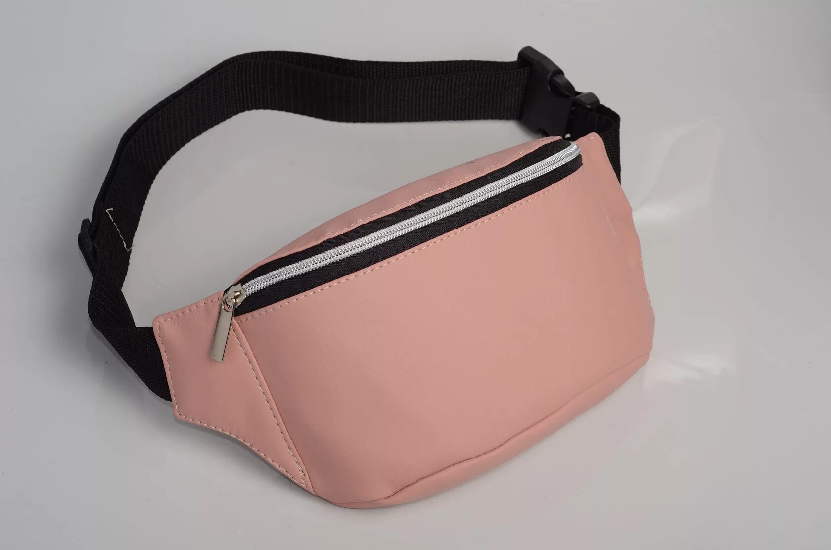 сумка бананка через плечо. сумка бананка женская. поясная сумка бананка. сумка бананка блестящая голограмма. поясная сумка бананка женская.