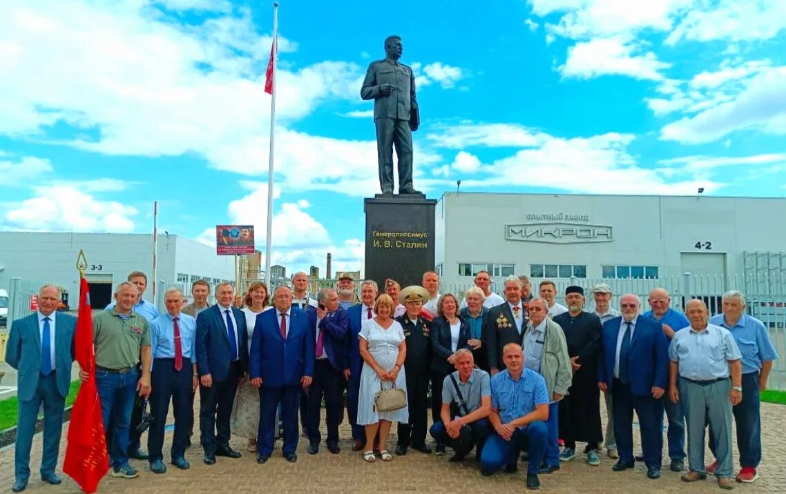 Где открыли памятник сталину. Где открыли памятник сталину. Где открыли памятник сталину. Бюст сталина в волгограде. Где открыли памятник сталину.