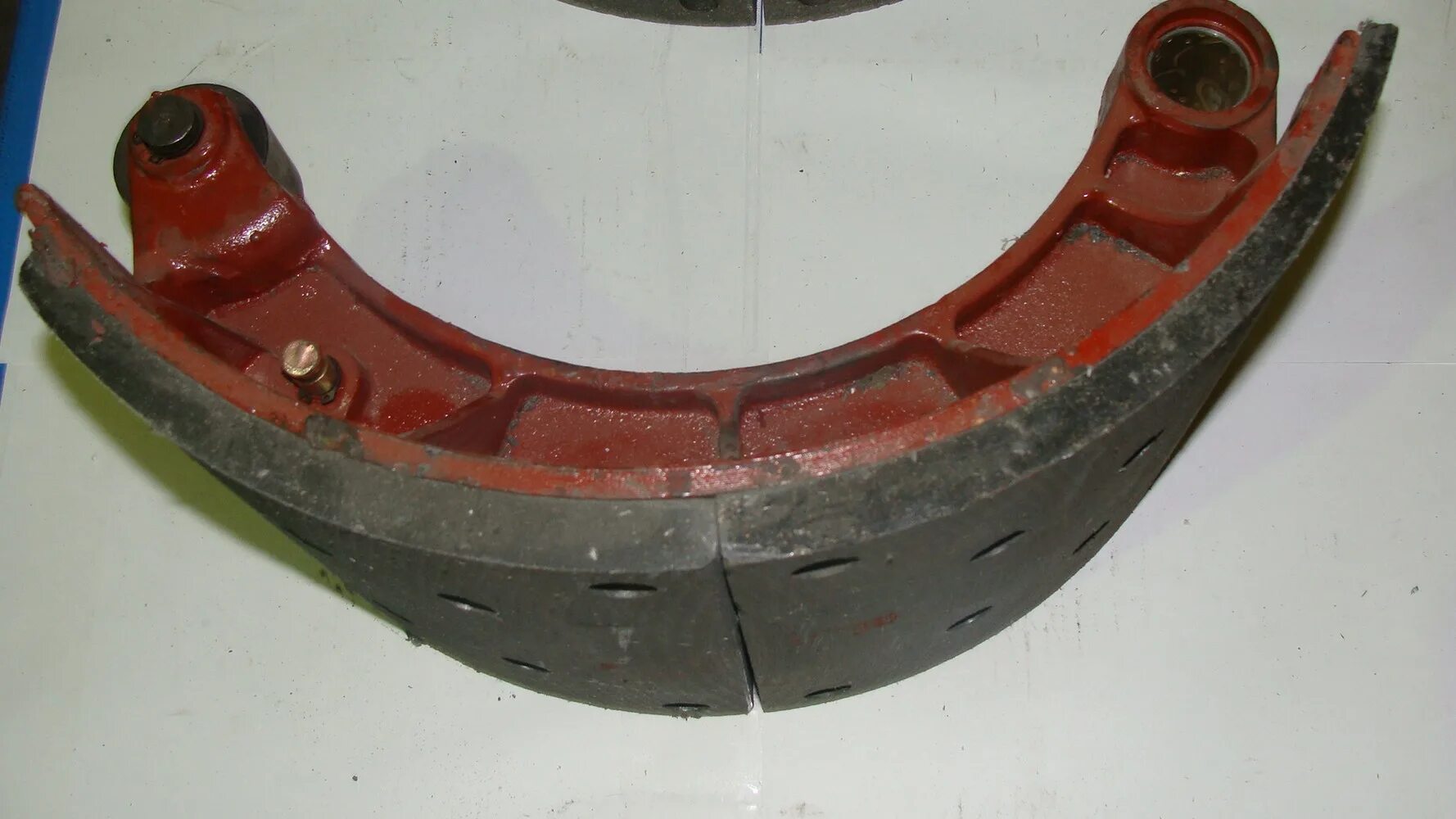 Колодки тормозные передние шакман ф3000. Колодки хово задние тормозные. Колодки тормозные шакман f2000. Колодка тормозная передняя f2000/f3000 81. Колодка передняя шахман 3000.