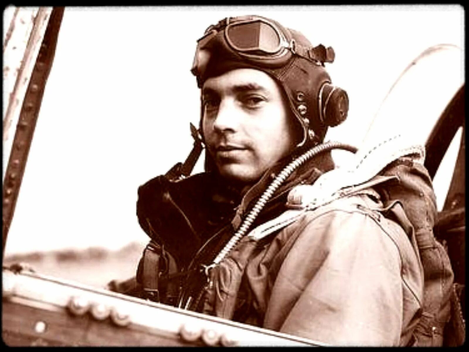 Летчиков 1 е. Пилот ВВС США второй мировой. Шлемофон летный вторая мировая. Пилот Уильям Бишоп. Уильям Энтони Офилейн.
