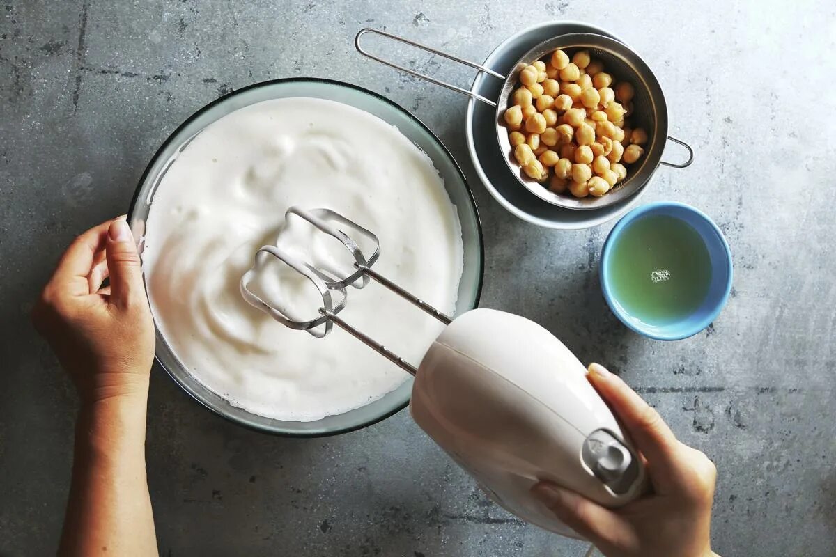 Хрусталем из серванта можно пользоваться. Расстановка хрусталя в серванте. Необычные лайфхаки для жизни. Его еще можно использовать и. Пакетики в обуви.