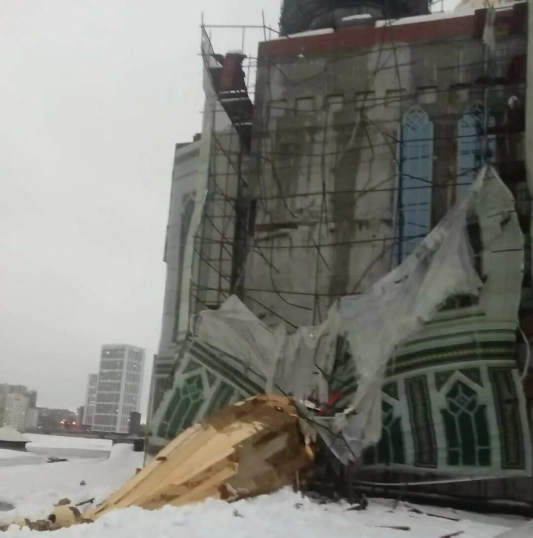Упавший минарет в турции