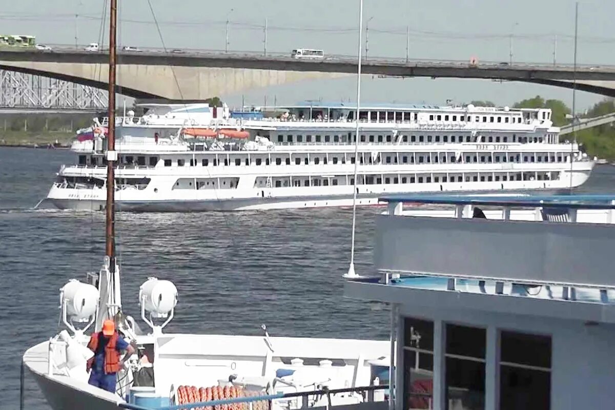 теплоход бунин. теплоход "иван бунин" донинтурфлот. теплоход иван бунин бассейн. лайнер иван бунин. теплоход бунин.