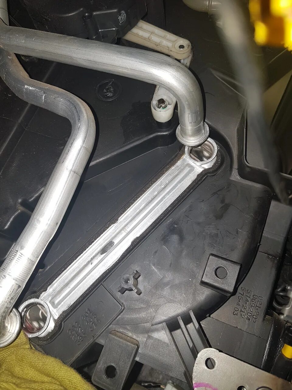 Замена привода заслонки печки - Toyota Avensis II, 2 л, 2003 года визит на серви
