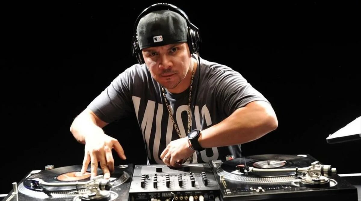 Мировые дж. Mixmaster Mike. Mixmaster Mike диджей. Mike11 musico.