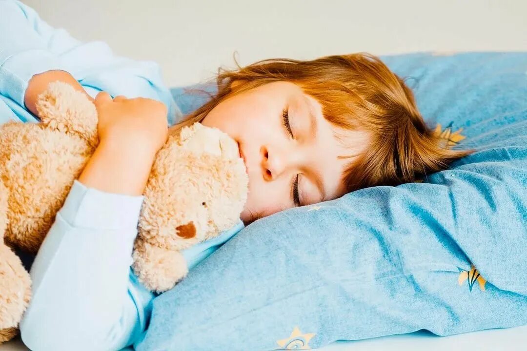 Sleep on sweet little child day. Спящий ребенок. Спящие малыши.