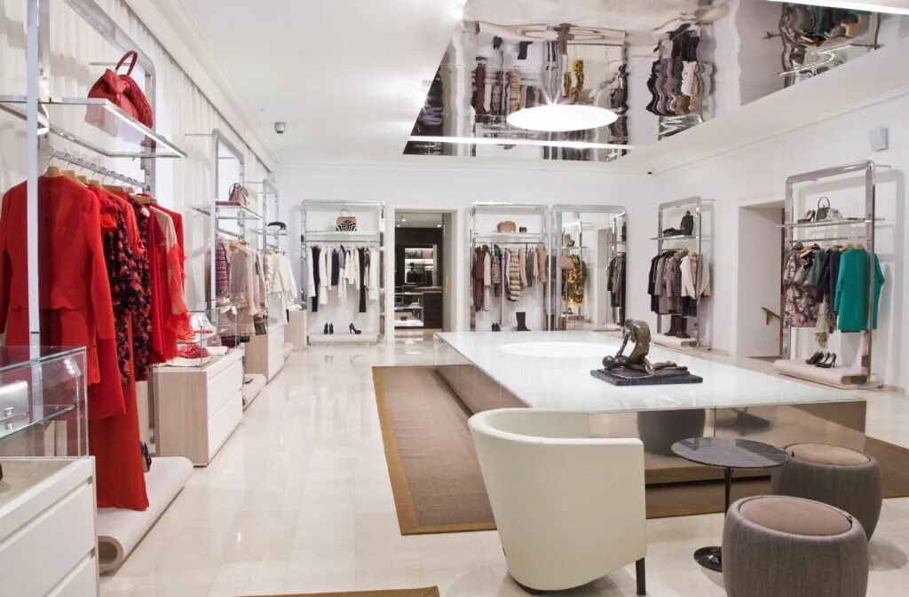 бутик одежды. элитный магазин одежды. одежда люкс премиум. бутик одежды. торговое оборудование для магазина женской одежды.