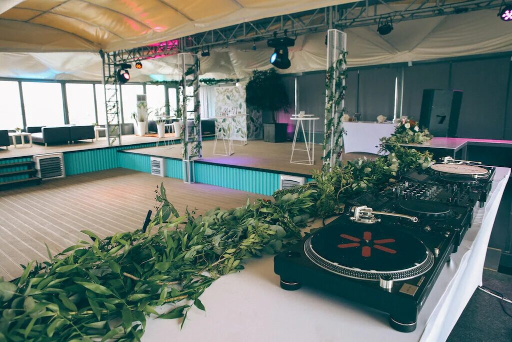 Omega rooftop москва. банкетный зал "omega rooftop". площадка omega rooftop. Omega rooftop москва. Omega rooftop москва.