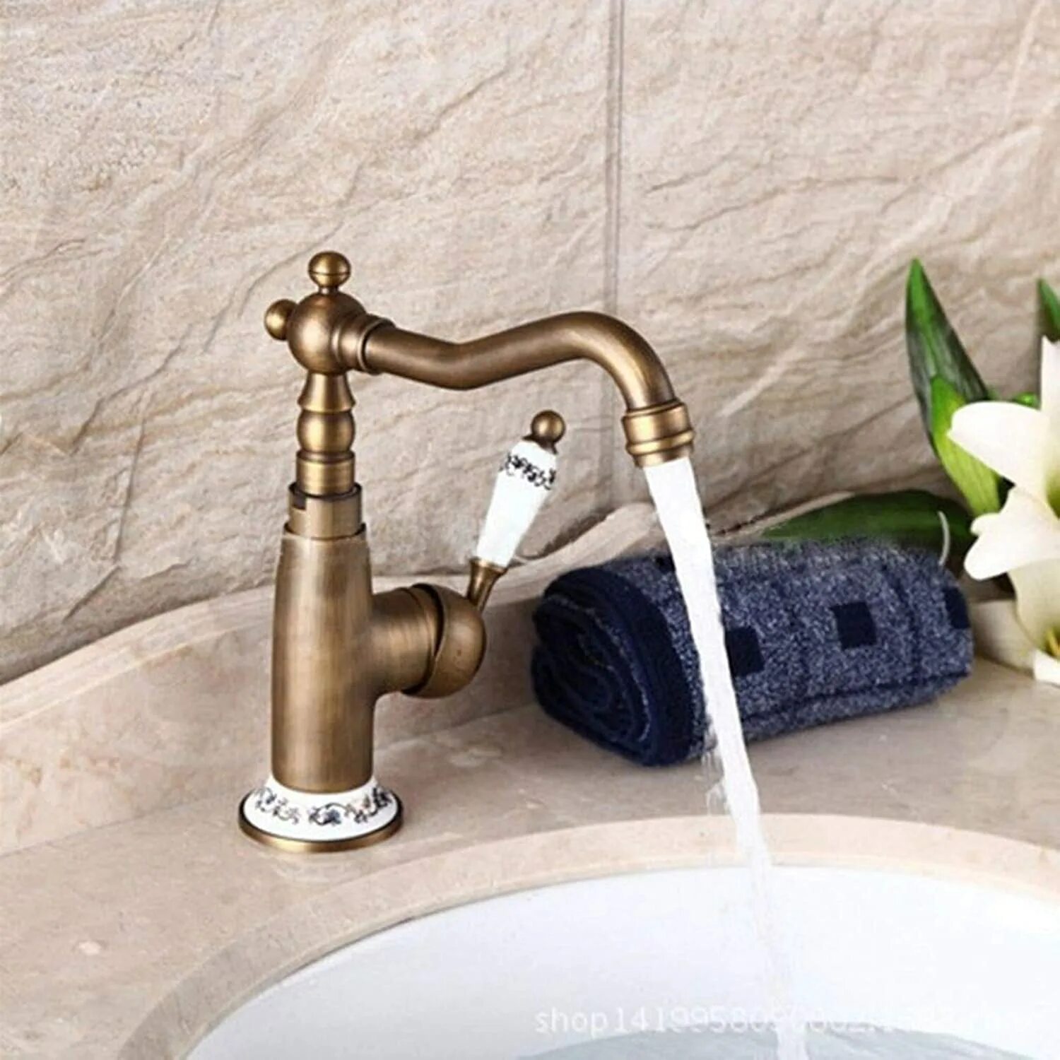 Смеситель под старину. Faucet Classic Bathroom антик. Faucet Classic Bathroom смеситель. Смеситель бронзовый Винтаж. Кран водопад бронза.