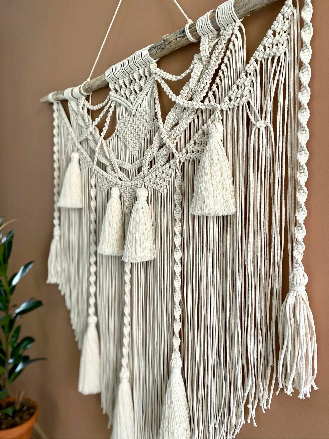 Макраме кисточки. Макраме кисточки. Макраме кисточки. Макраме кисточки. Макраме кисти.