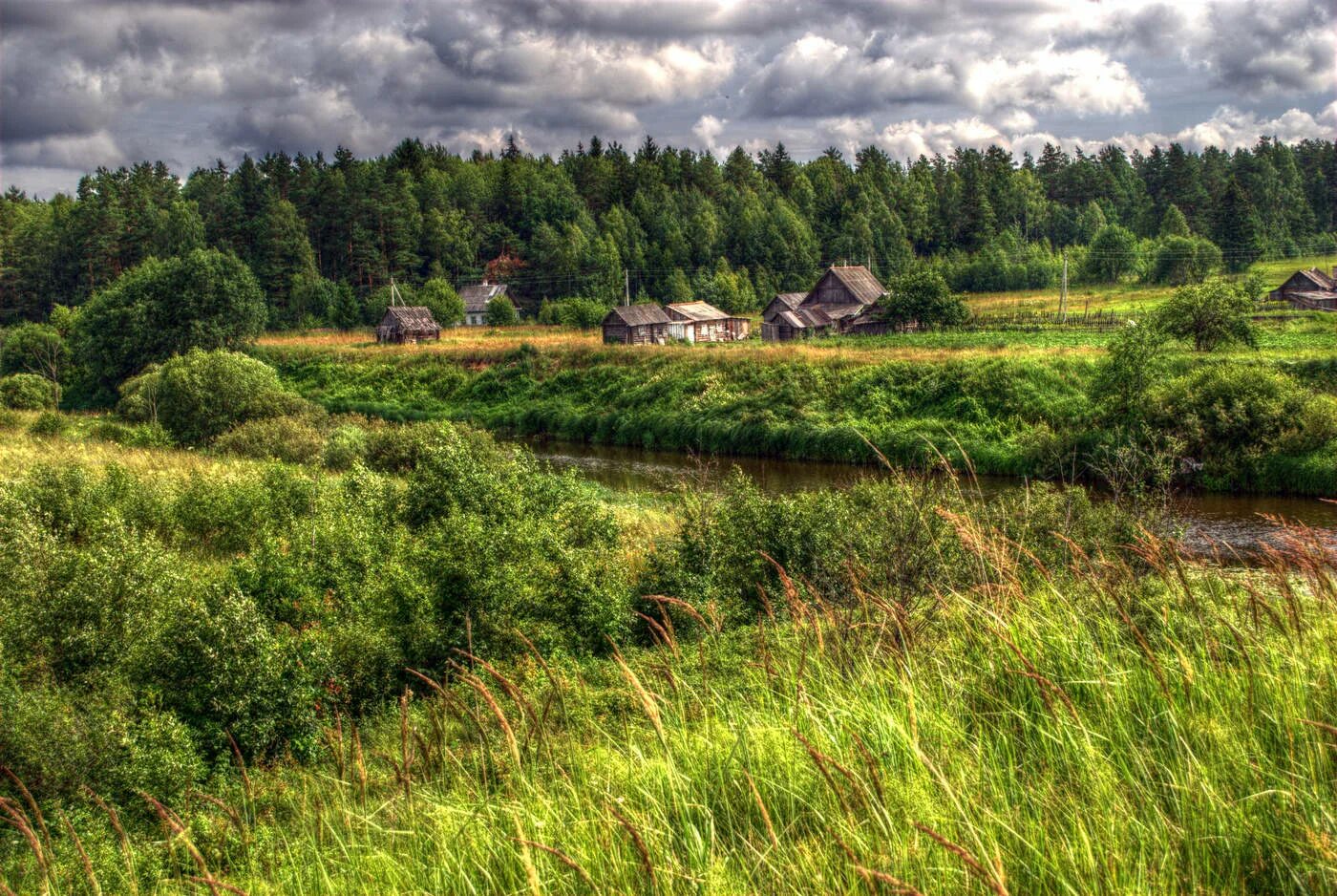 Деревня изба река береза. Ленинградская область речка деревенька. Изба деревня деревня тропа.