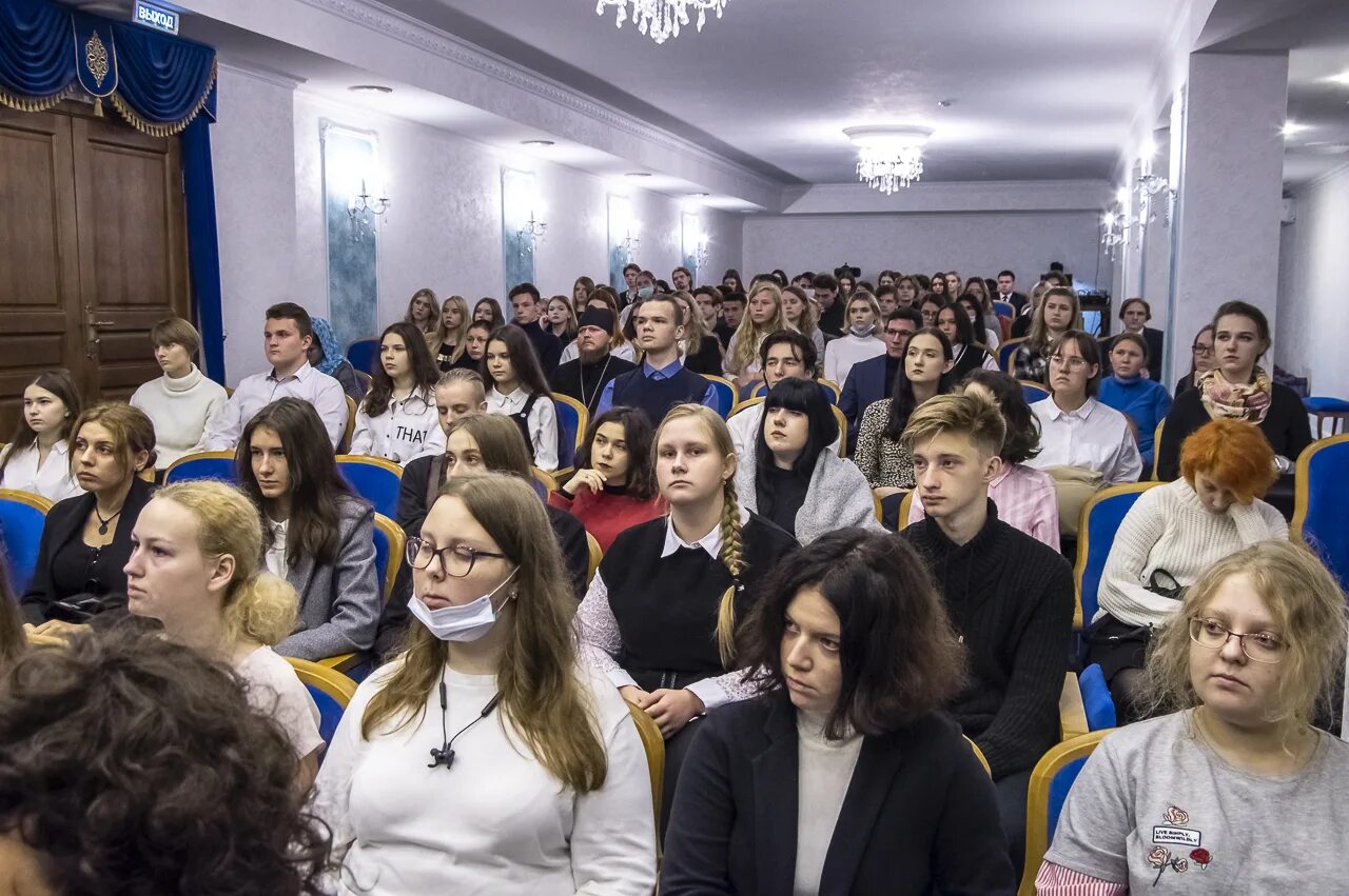 Нглу сайт нижний новгород. Добровольская Нижегородский лингвистический университет. Лингвистика Нижегородский университет. НГЛУ им Добролюбова Студенческая жизнь. Выпускники 2019 НГЛУ.