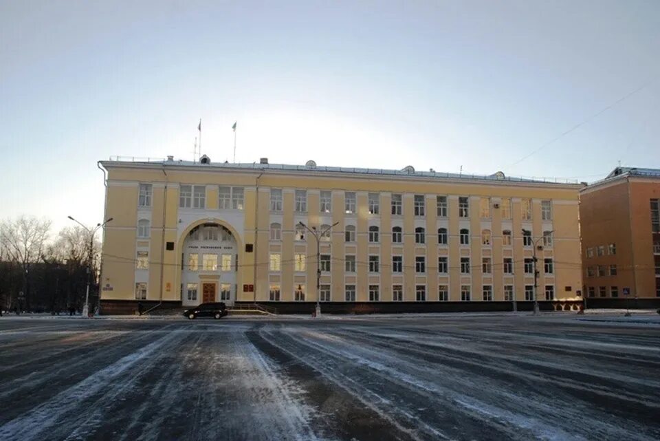 Сайт правительства коми. Администрация главы Республики Коми. Здание правительства Республики Коми. Сыктывкар дом правительства. Здание администрации главы Республики Коми.