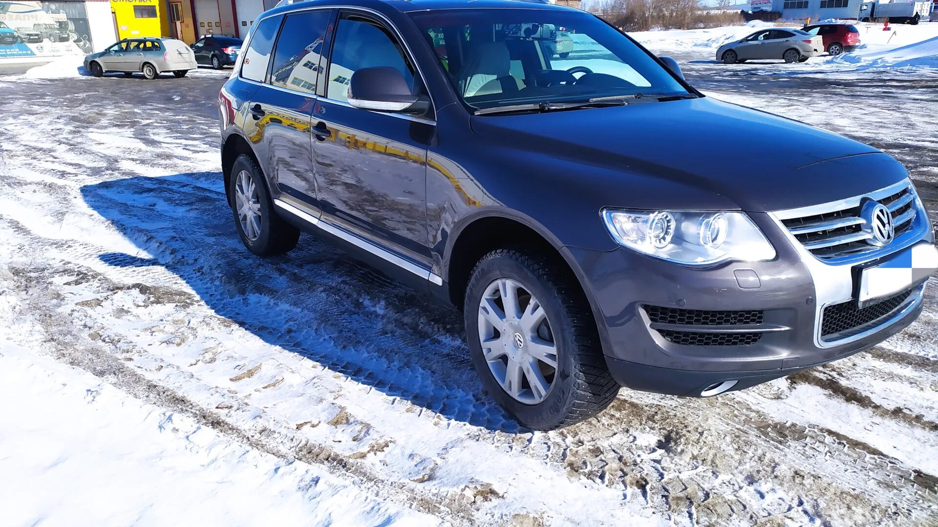 Volkswagen touareg 3 дизель. Volkswagen Touareg Динамо. Volkswagen Touareg бензин много. Джак машина Туарег. Туарег машина за 12.000.000.