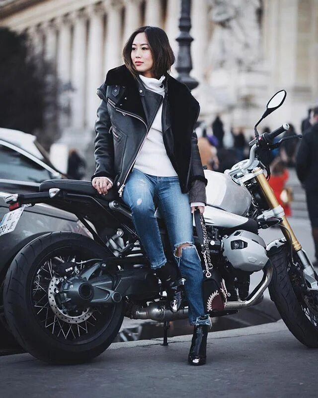 I like the red shoelaces contrasting the black boots! http://autopartstore.pro C