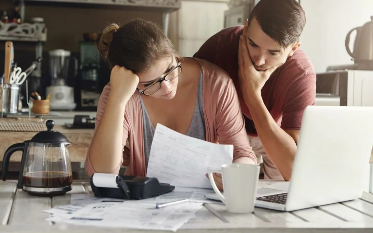 Женщина в стрессе. Help me pay off my debts. Женщина в долгах. Financial stress. Financial stress.