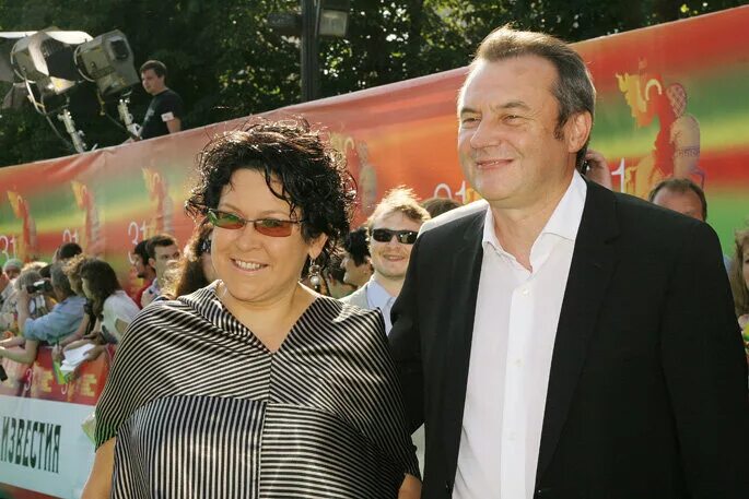 Алексей учитель в молодости. Режиссер учитель кира саксаганская. Алексей учитель с женой. Новая жена алексея учителя. Алексей учитель пересиотд.