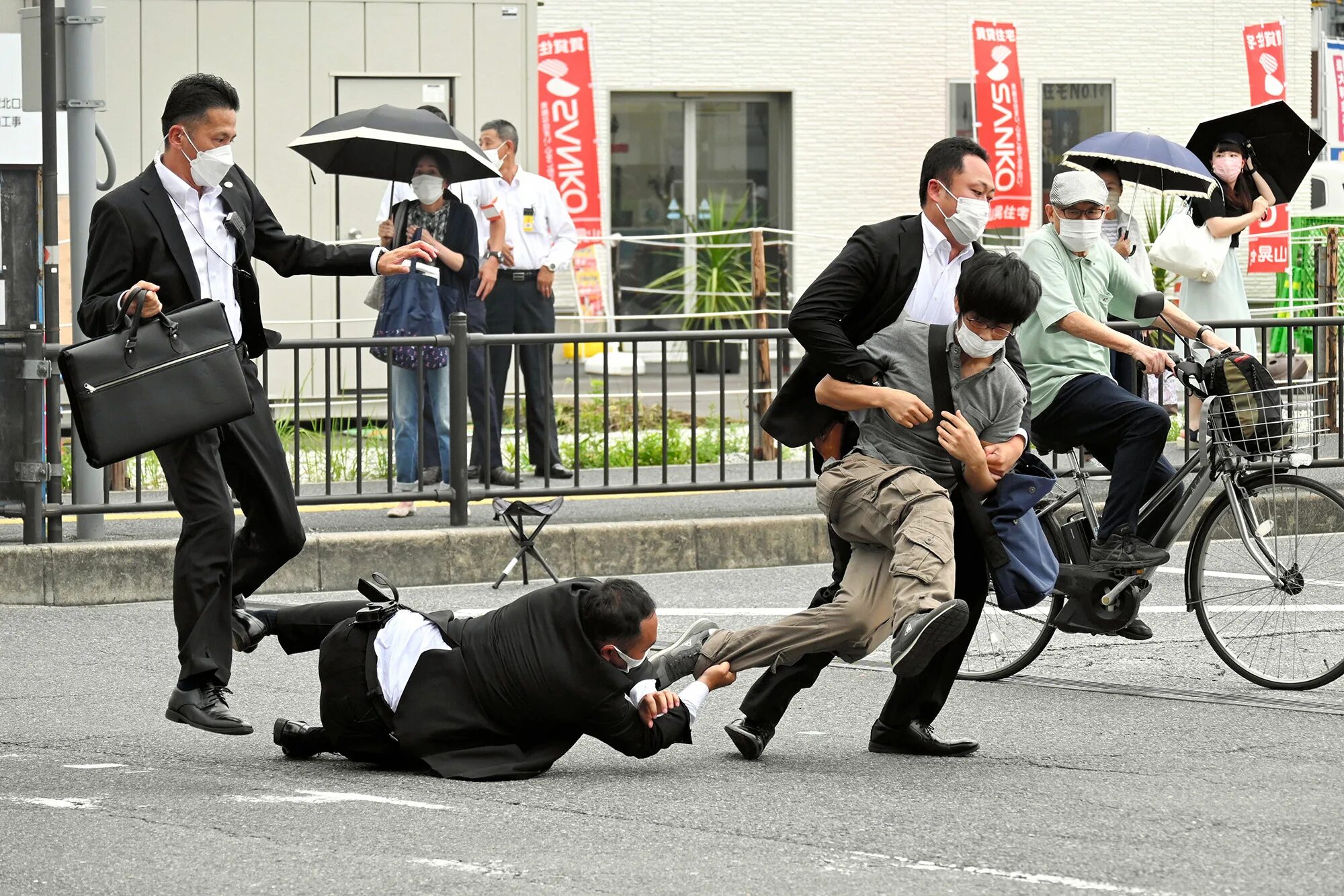 Синдзо Абэ покушение 2022. Министр Японии Синдзо Абэ. Покушение на премьер министра Японии. Премьер министр убили