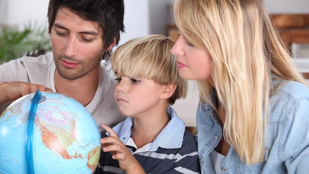 Единственная в семье. Единственный ребенок в семье картинки. Семья самое настоящее богатство. Единственная в семье. Единственная в семье.