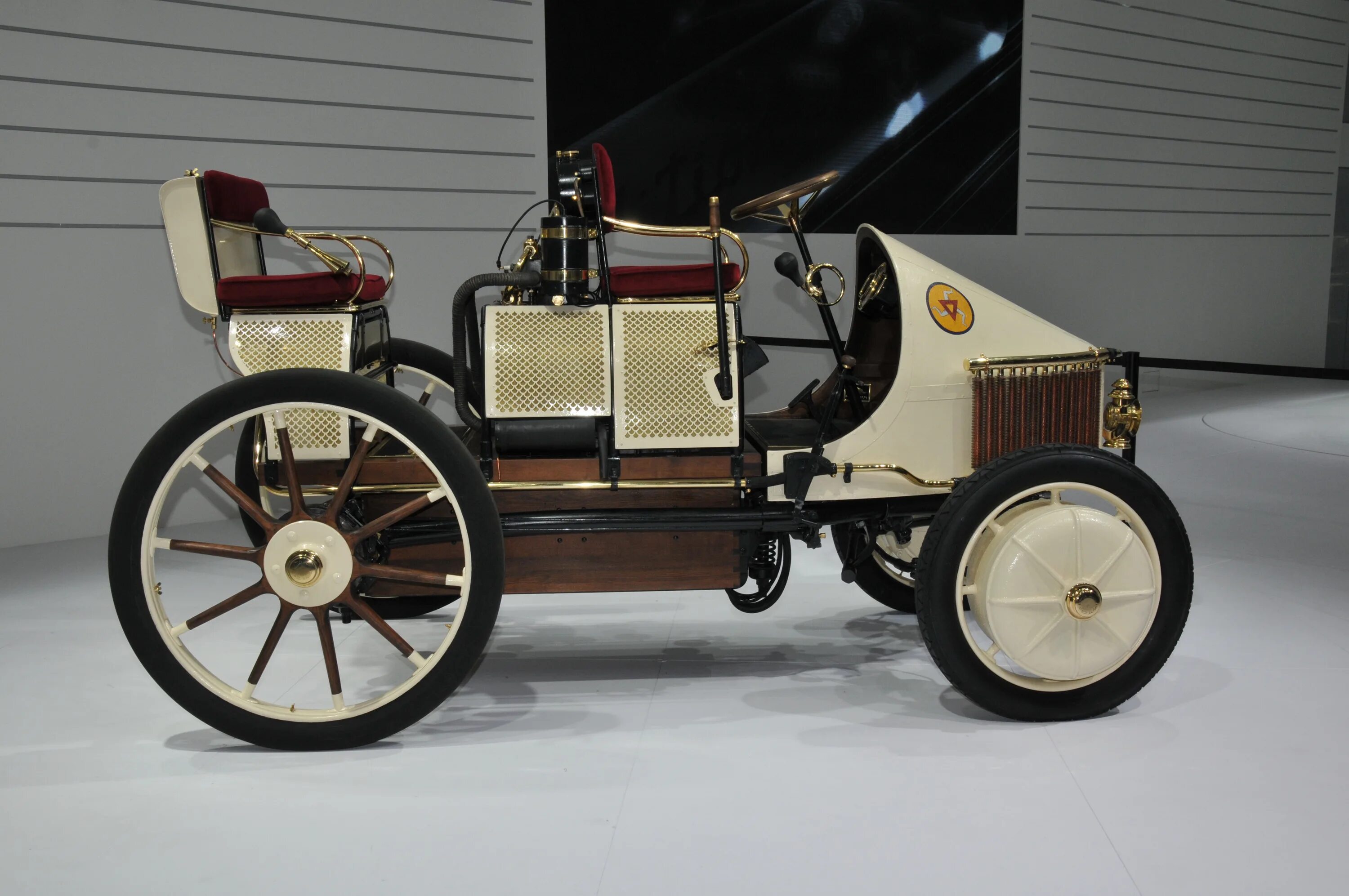 Стар электро. Lohner-Porsche гибридный автомобиль. Электрокар 1900. Порше 1900.