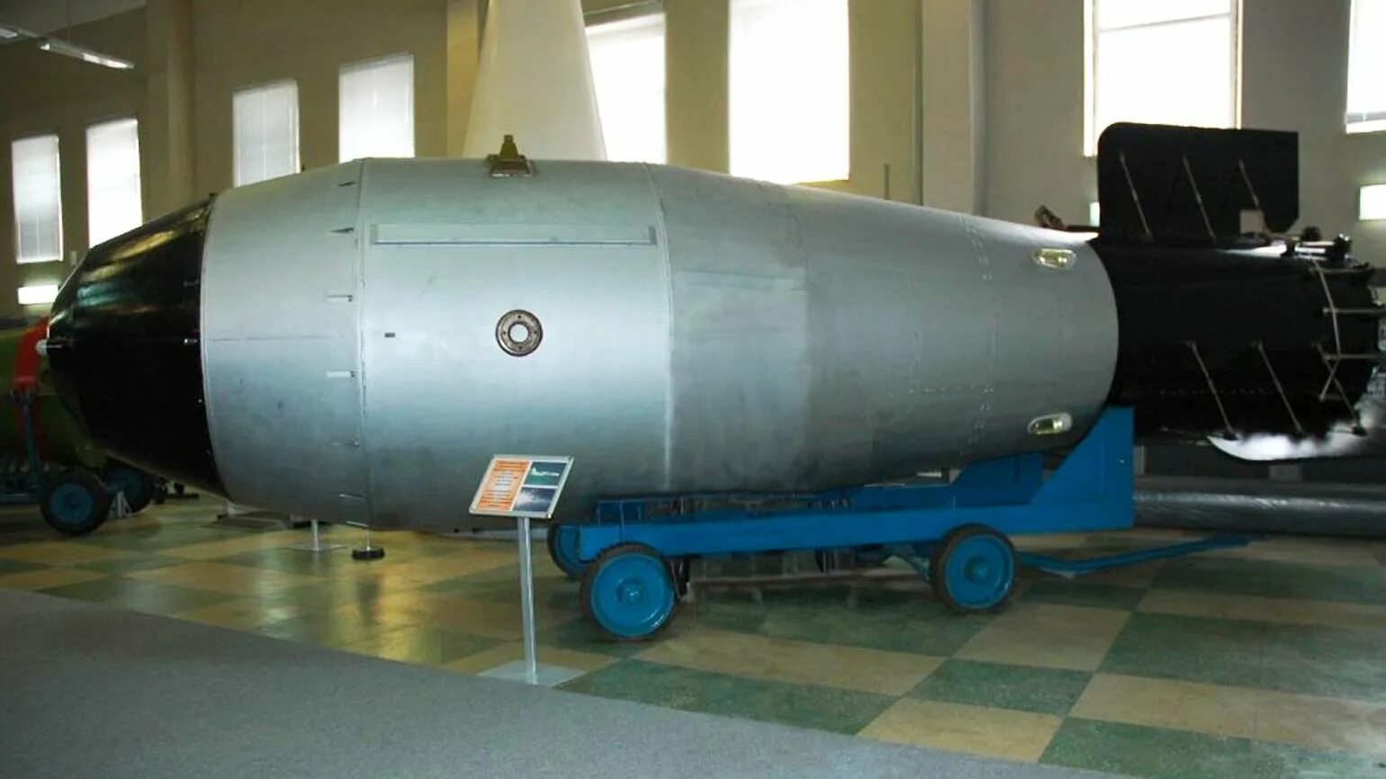 Водородная бомба в россии. Ан602 царь-бомба. Термоядерная бомб ан602 (царь-бомба). Царь бомба Саров. Термоядерная бомба ан602 ("Кузькина мать").