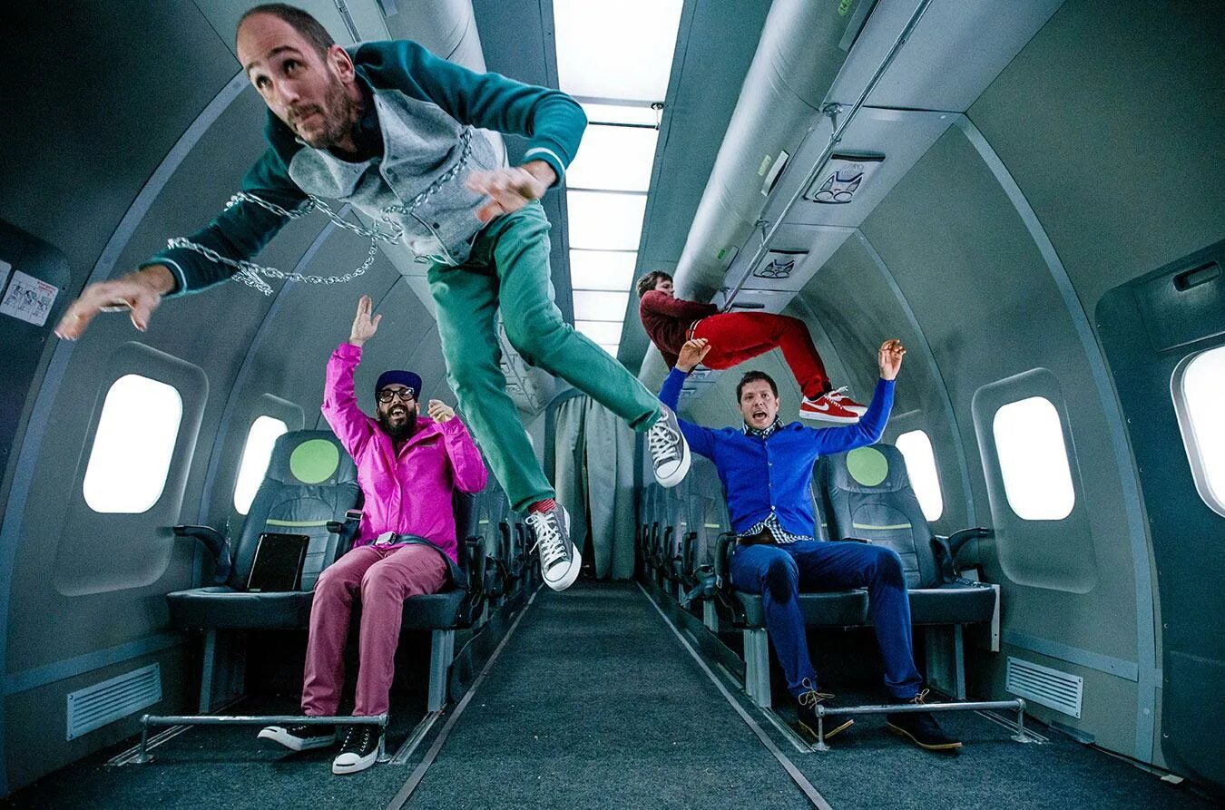 Ok go s7. Самолет реклама. Невесомость в самолете. Гравитация в самолете.