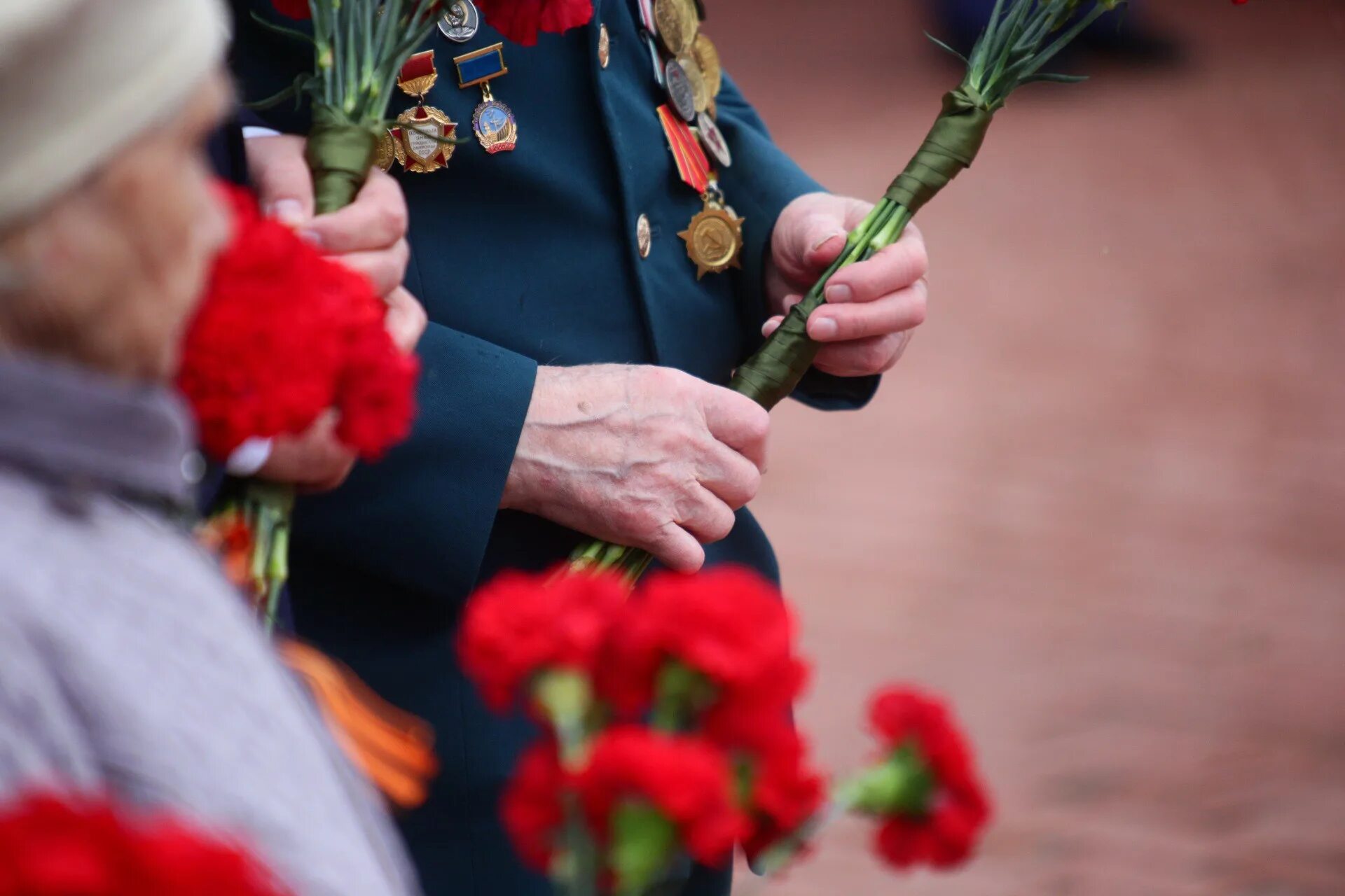 Выплаты к маю труженикам тыла. Ветераны ВОВ. 9 Мая ветераны. Память о ветеранах ВОВ. Поддержка ветеранов.