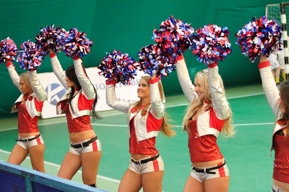 работа группа поддержки. девушки из группы поддержки. чирлидерши и робин. черлидерши фильм 2008. работа группа поддержки.