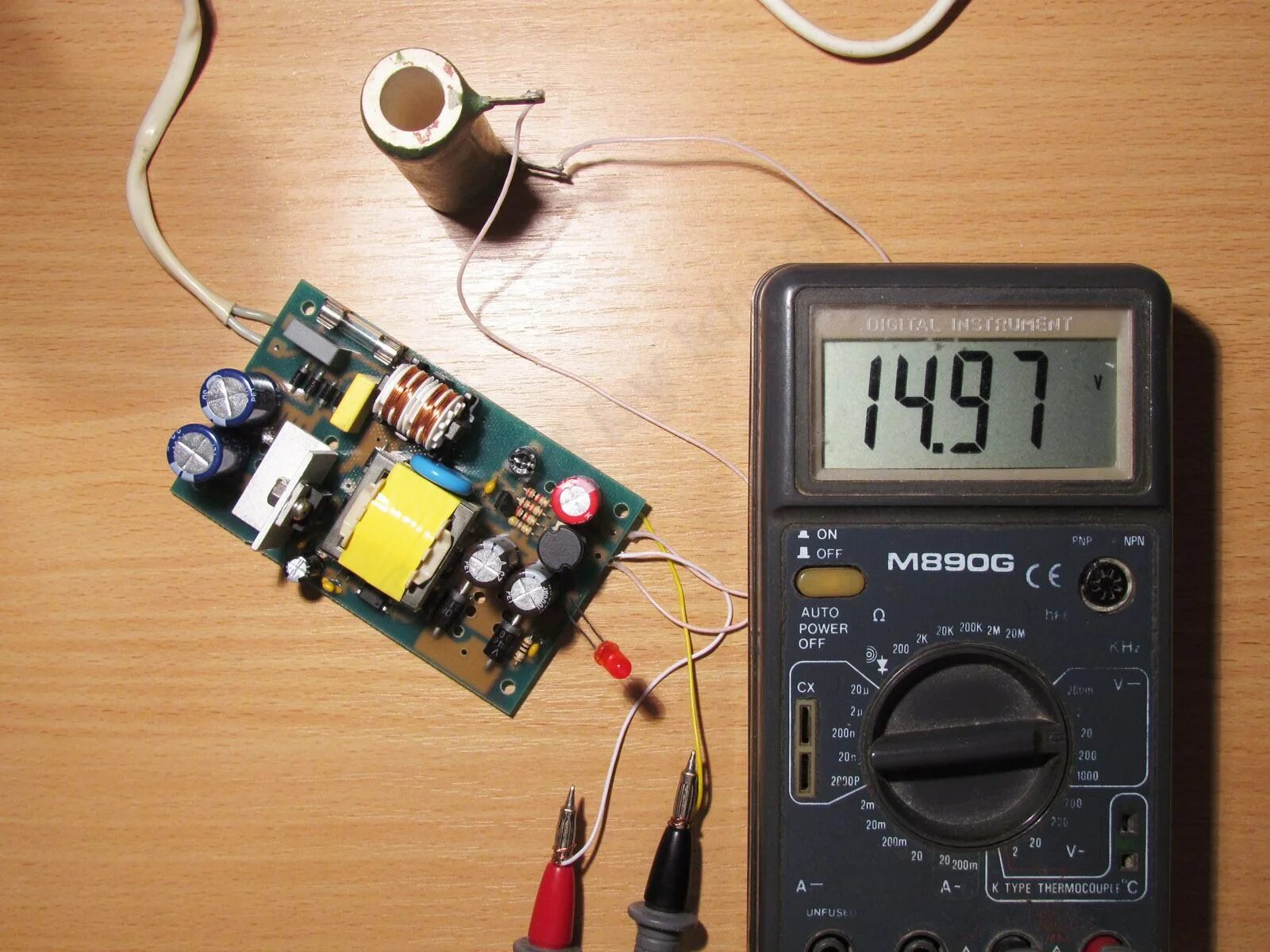 Схема двухполярного питания от одной обмотки. 24 вольта из 12 вольт схема. 5. Схема уменьшения напряжения постоянного тока диодом. Понижающий преобразователь с 12 на 5 вольт.