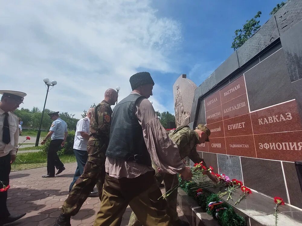 Ветеран боевых действий. Памятник ветеранам боевых действий. С праздником ветеранов боевых действий. Фото ветеранов.