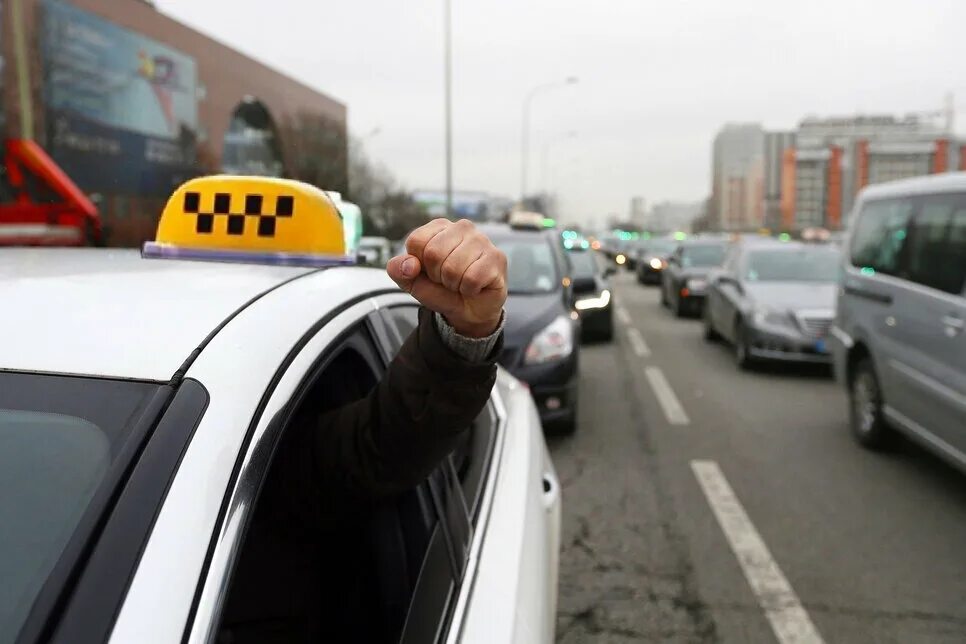 Судимостью можно работать в такси. Судимостью можно работать в такси. Оценка качества услуг такси. Таксист. Опасное такси.