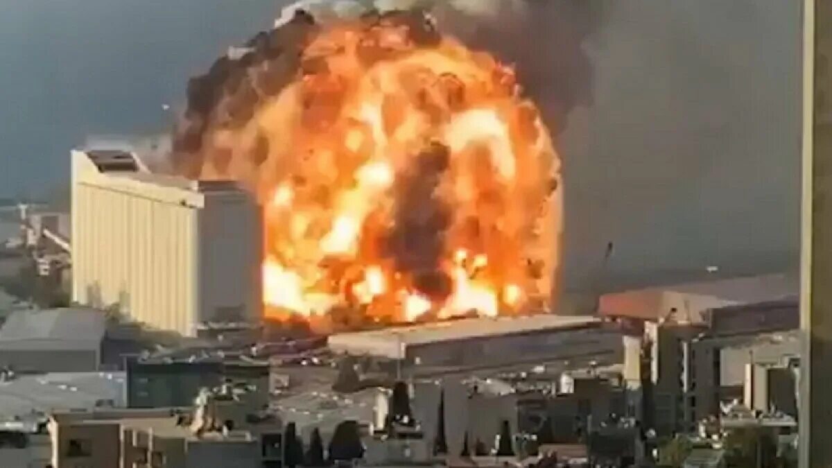 Где взорвали бомбу. Взрыв в порту Бейрута в августе 2020. Взрыв в Бейруте селитра 2020. Взрыв склада с селитрой в Бейруте. Взрыв в Бейруте 4 августа 2020.