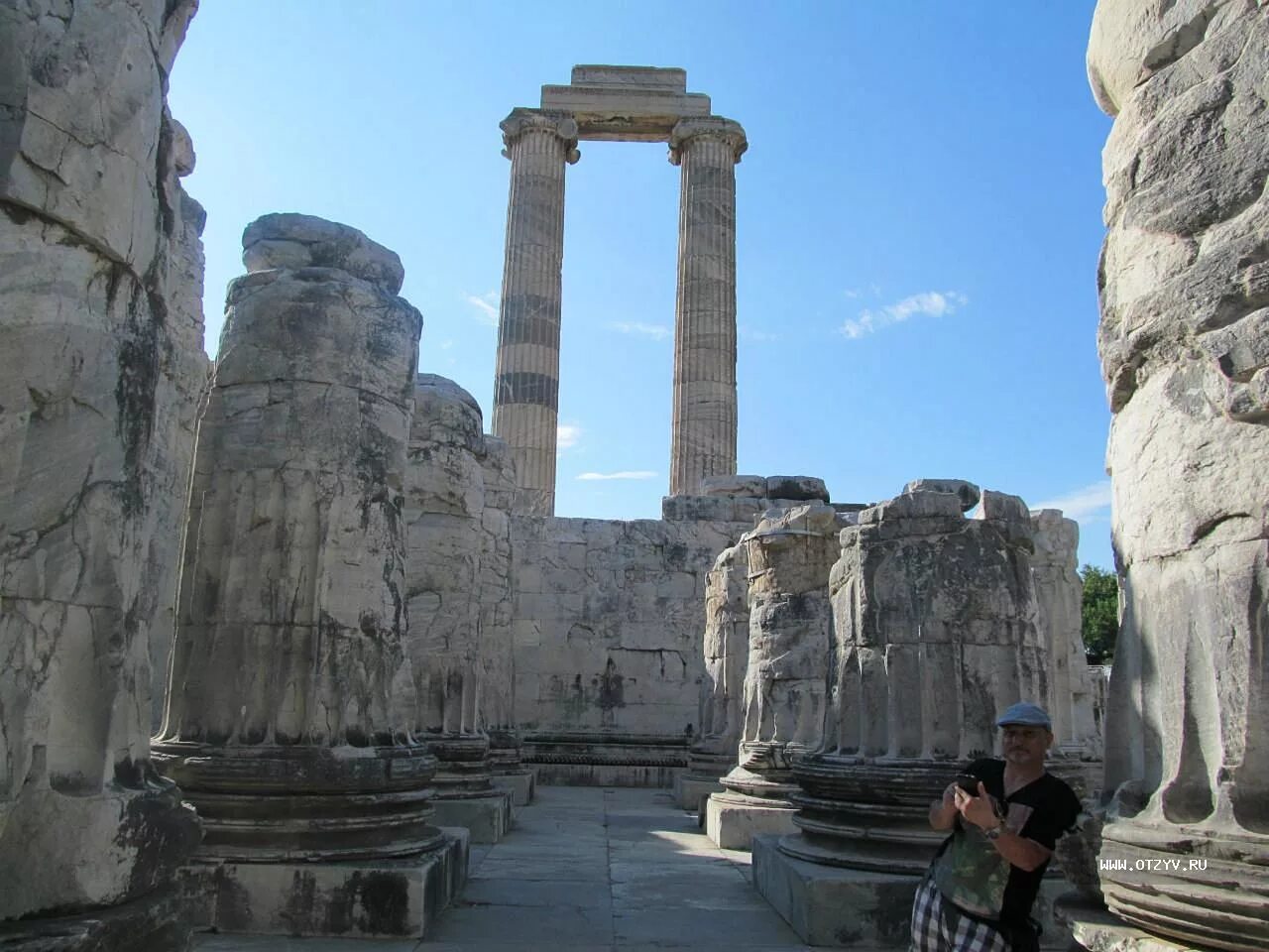 храм аполлона постройки 206 года турция. храм аполлона в дельфах. храм аполлона ликейского в афинах. храм аполлона илатского курион. куршунлу аспендос.